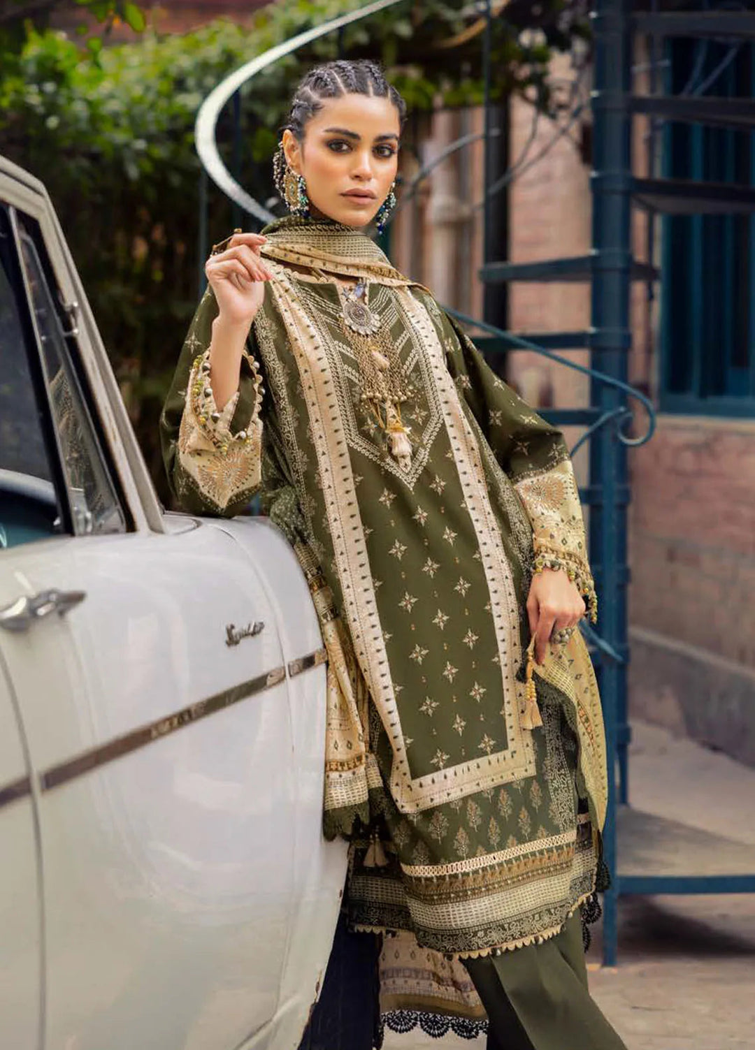 Gul Ahmed Printed Lawn Suits Unstitched 3 Piece GA24SU CL 42205 - Summer Collection