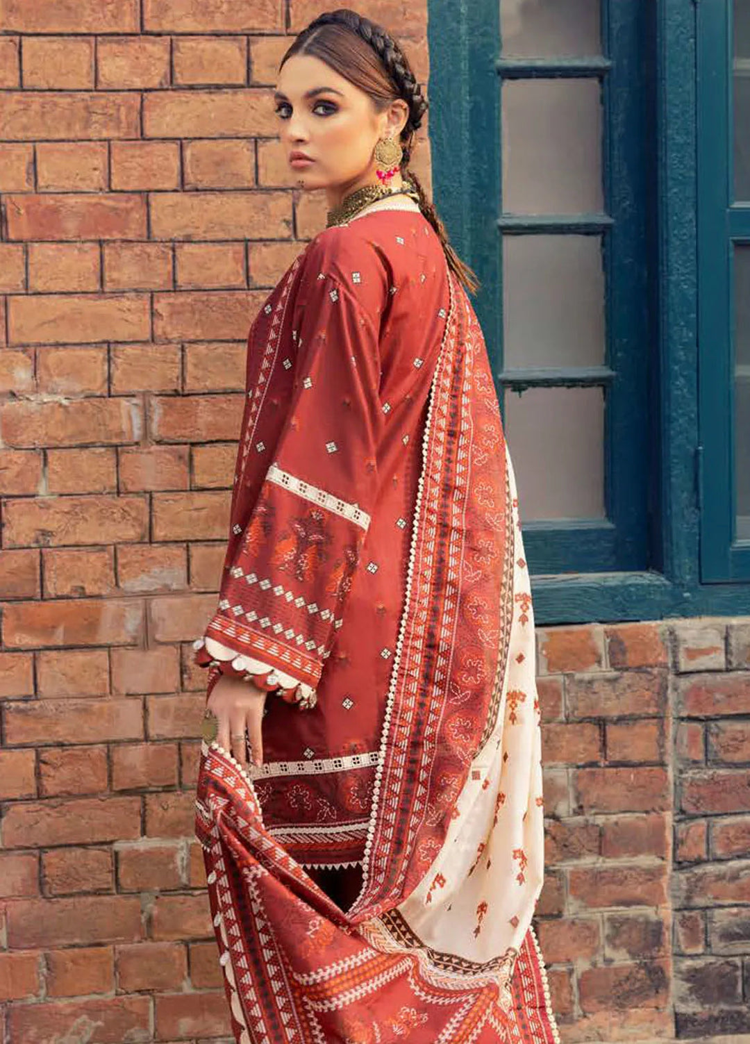 Gul Ahmed Printed Lawn Suits Unstitched 3 Piece GA24SU CL 42206 - Summer Collection
