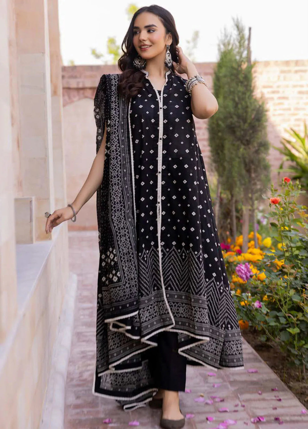 Gul Ahmed Printed Lawn Suits Unstitched 3 Piece GA24SU CL 42287 B - Summer Collection