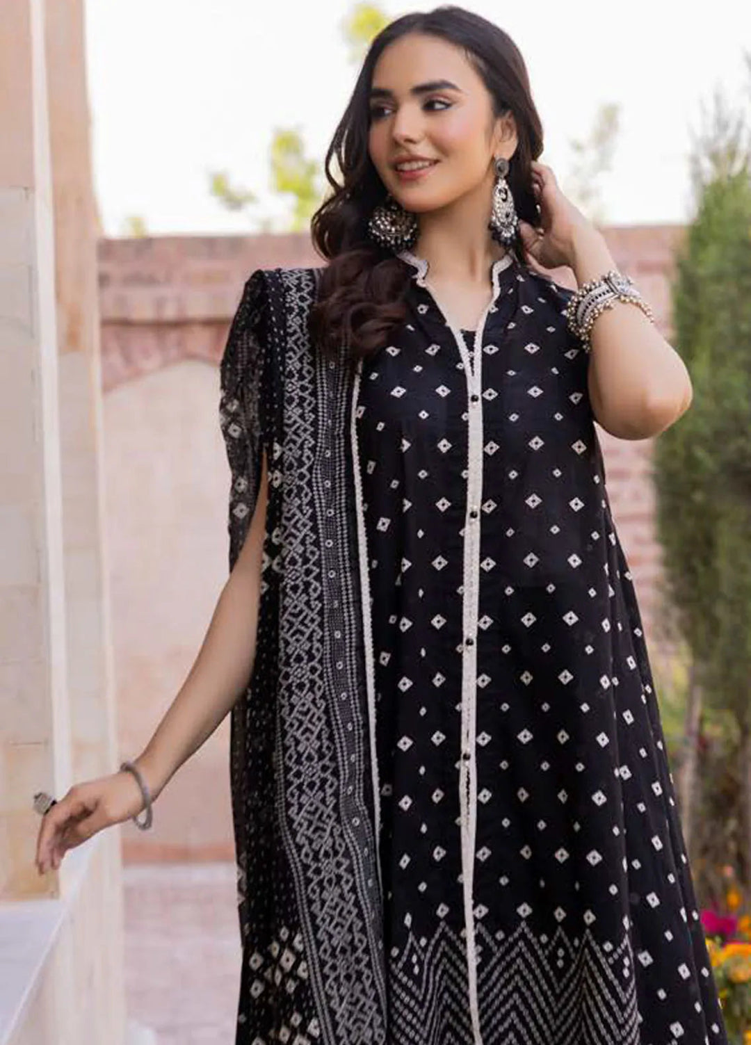 Gul Ahmed Printed Lawn Suits Unstitched 3 Piece GA24SU CL 42287 B - Summer Collection