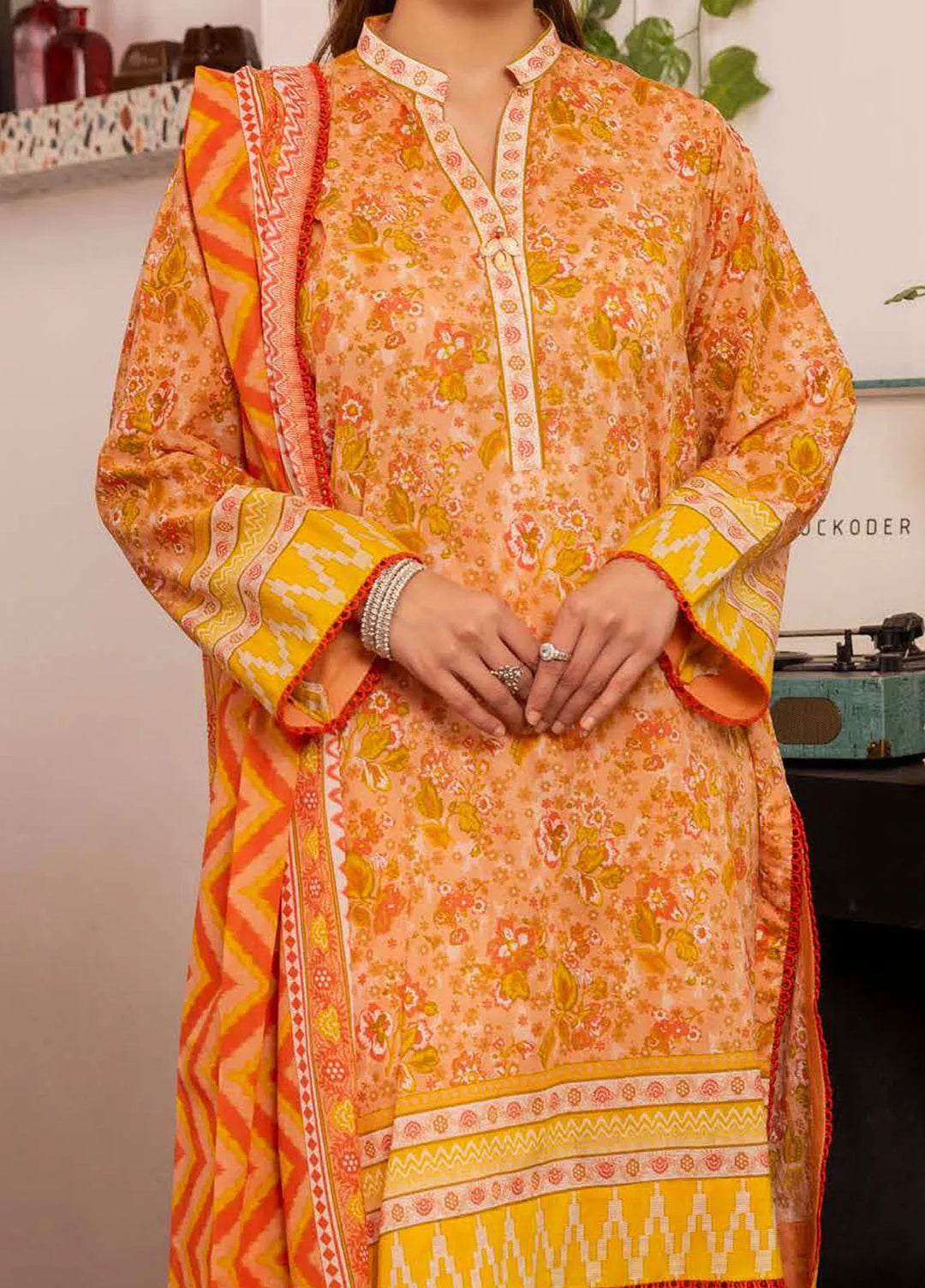 Gul Ahmed Printed Lawn Suits Unstitched 3 Piece GA24SU CL 42299 A - Summer Collection