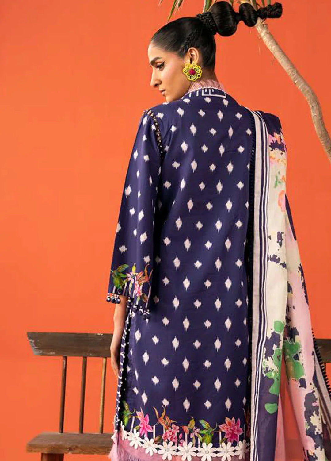 Gul Ahmed Printed Lawn Suits Unstitched 3 Piece GA24SU DN 42032 - Summer Collection