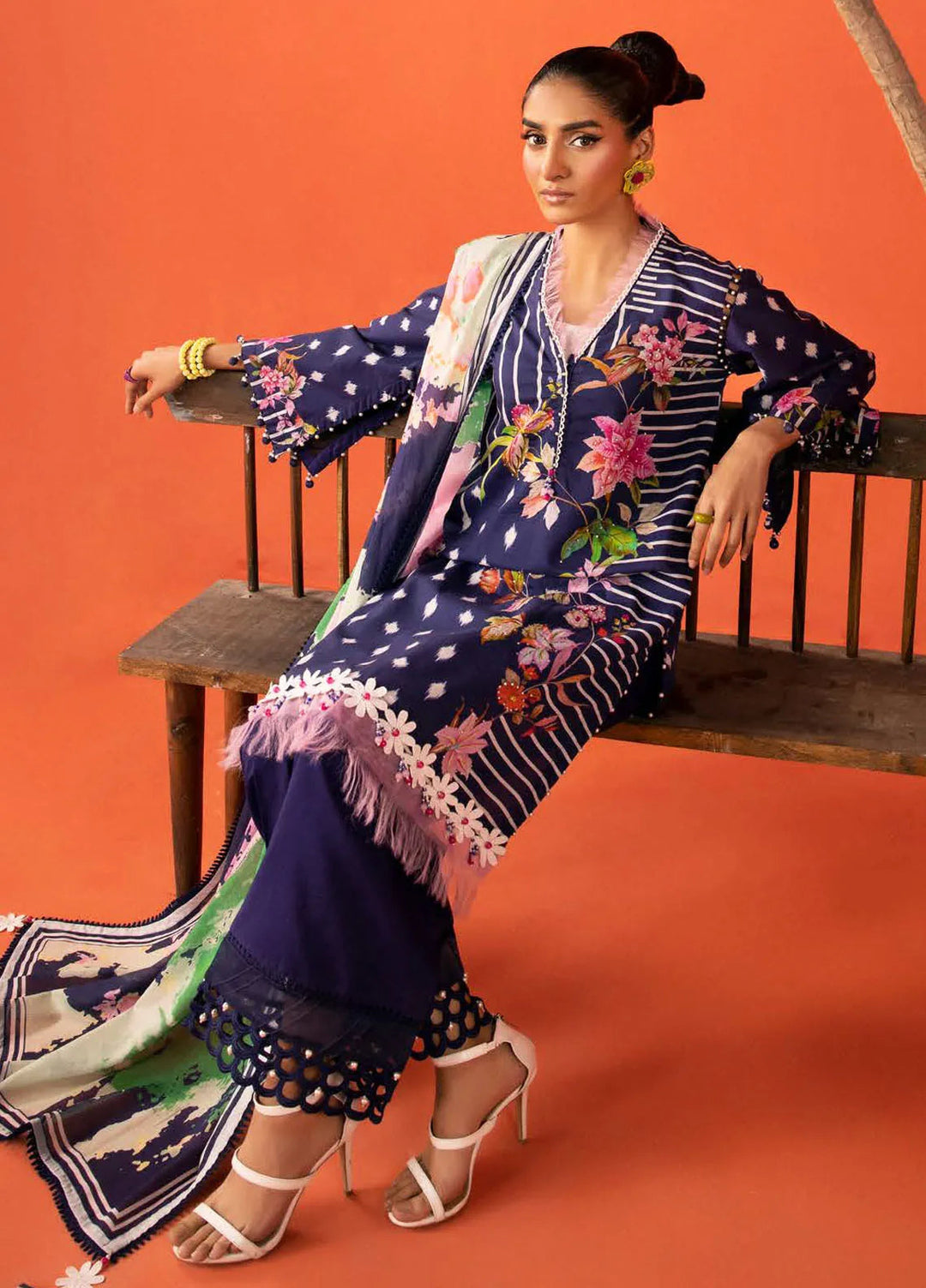 Gul Ahmed Printed Lawn Suits Unstitched 3 Piece GA24SU DN 42032 - Summer Collection