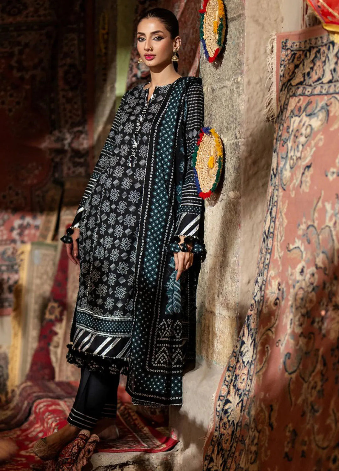 Gul Ahmed Printed Lawn Suits Unstitched 3 Piece GA25CH CL-52412 A - Summer Collection