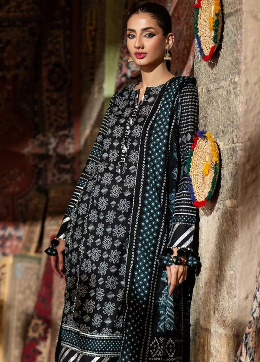 Gul Ahmed Printed Lawn Suits Unstitched 3 Piece GA25CH CL-52412 A - Summer Collection