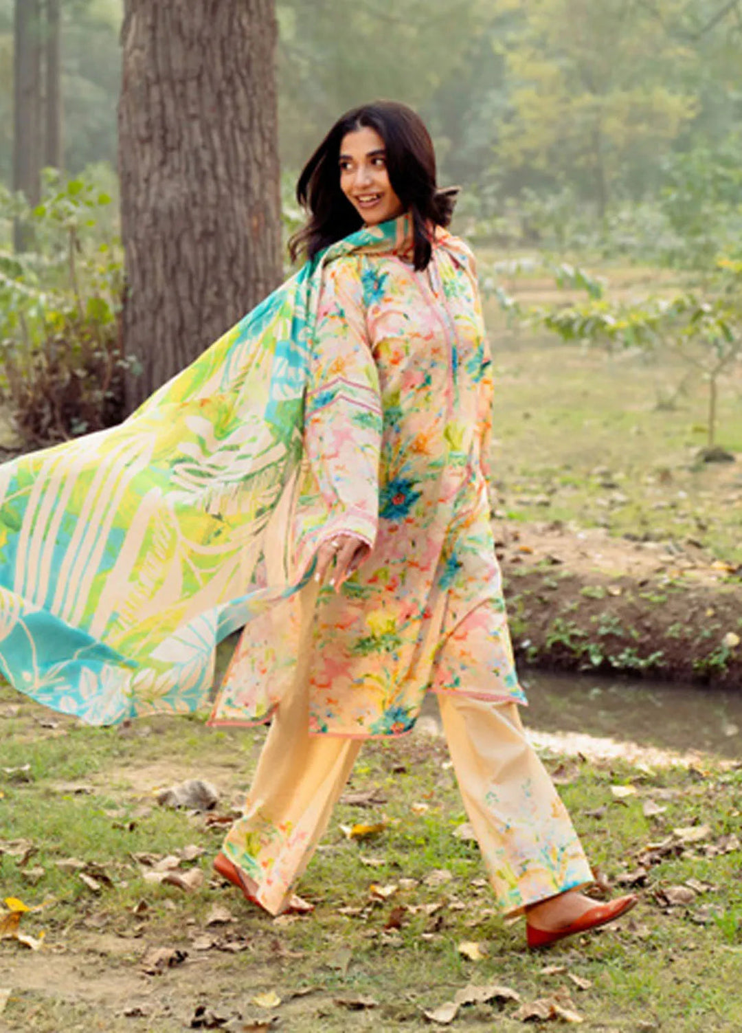 Gul Ahmed Printed Lawn Suits Unstitched 3 Piece GA25DK CL-52432 - Summer Collection