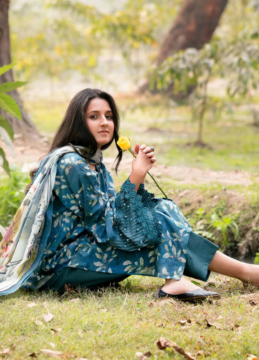 Gul Ahmed Printed Lawn Suits Unstitched 3 Piece GA25DK CL-52435 - Summer Collection