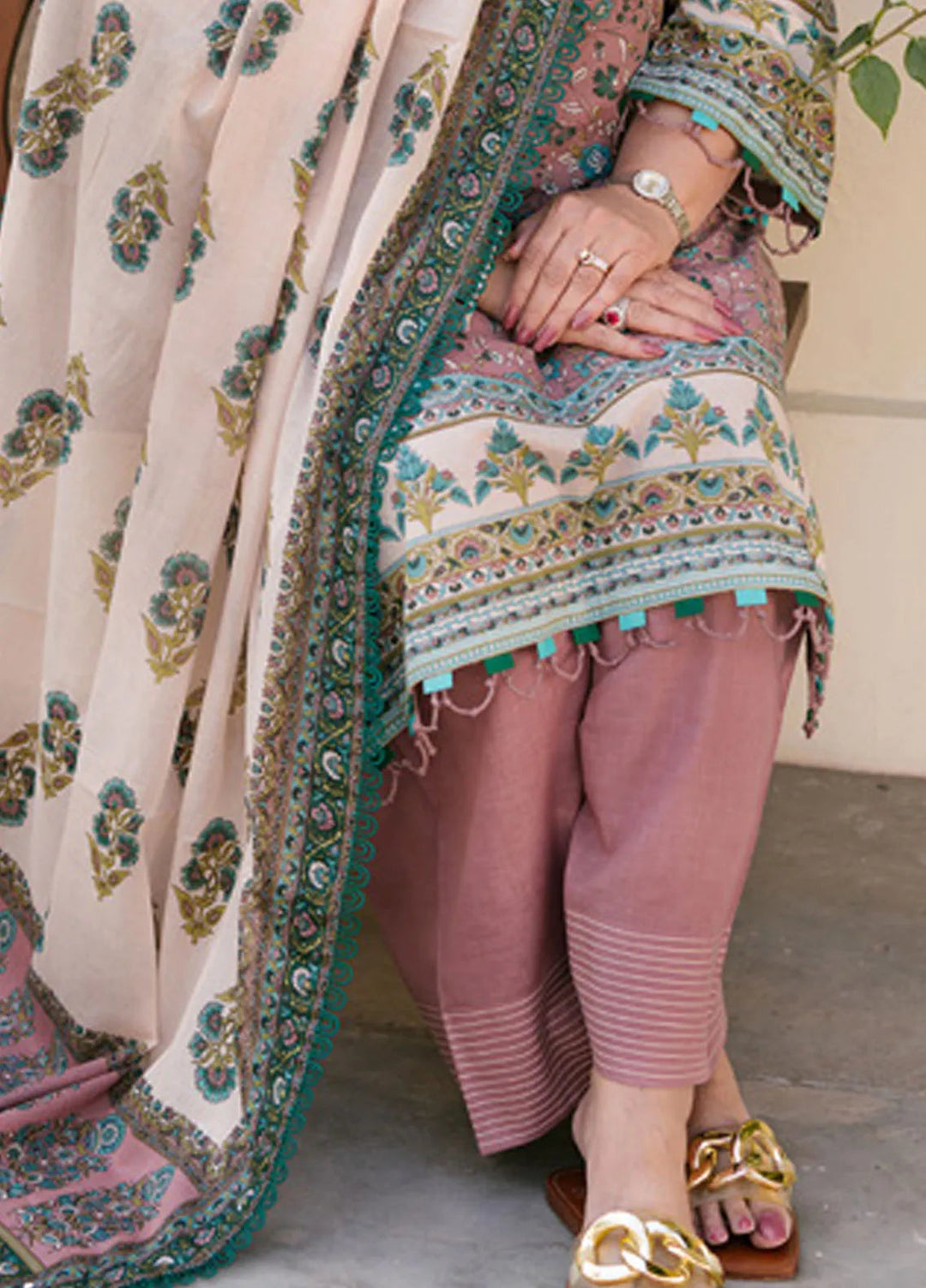 Gul Ahmed Printed Lawn Suits Unstitched 3 Piece GA25TM CL-52378 A - Summer Collection