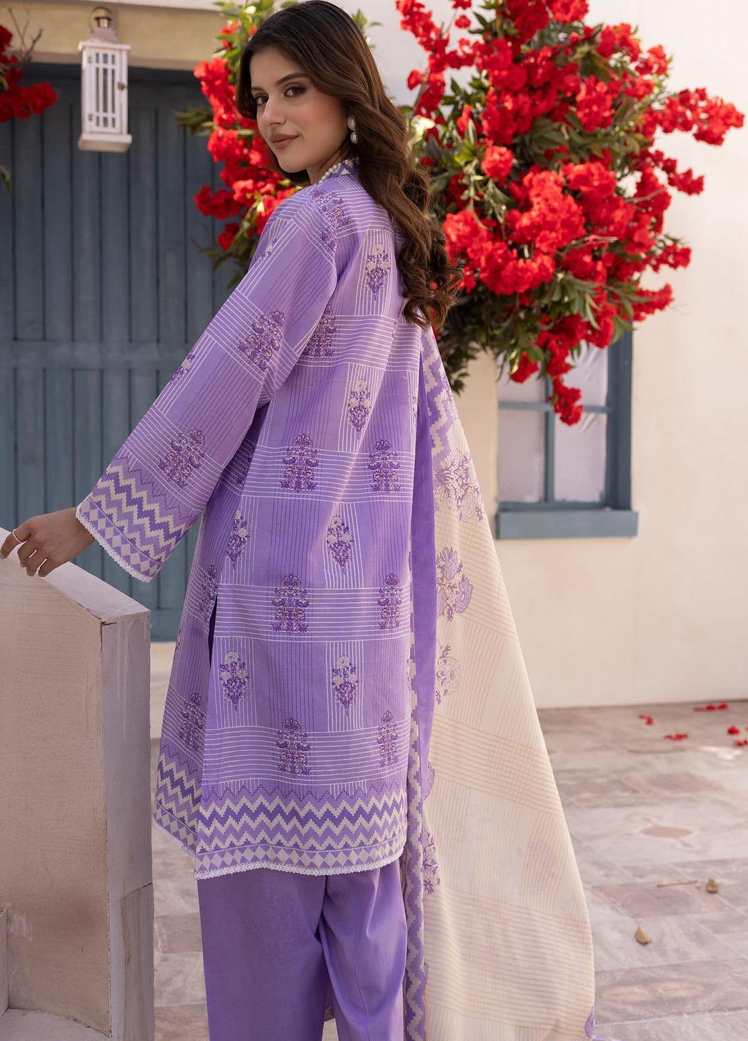 Gul Ahmed Printed Lawn Suits Unstitched 3 Piece GA23SF CL32381-B - Summer Collection