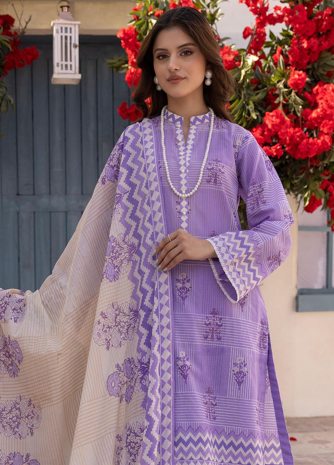 Gul Ahmed Printed Lawn Suits Unstitched 3 Piece GA23SF CL32381-B - Summer Collection