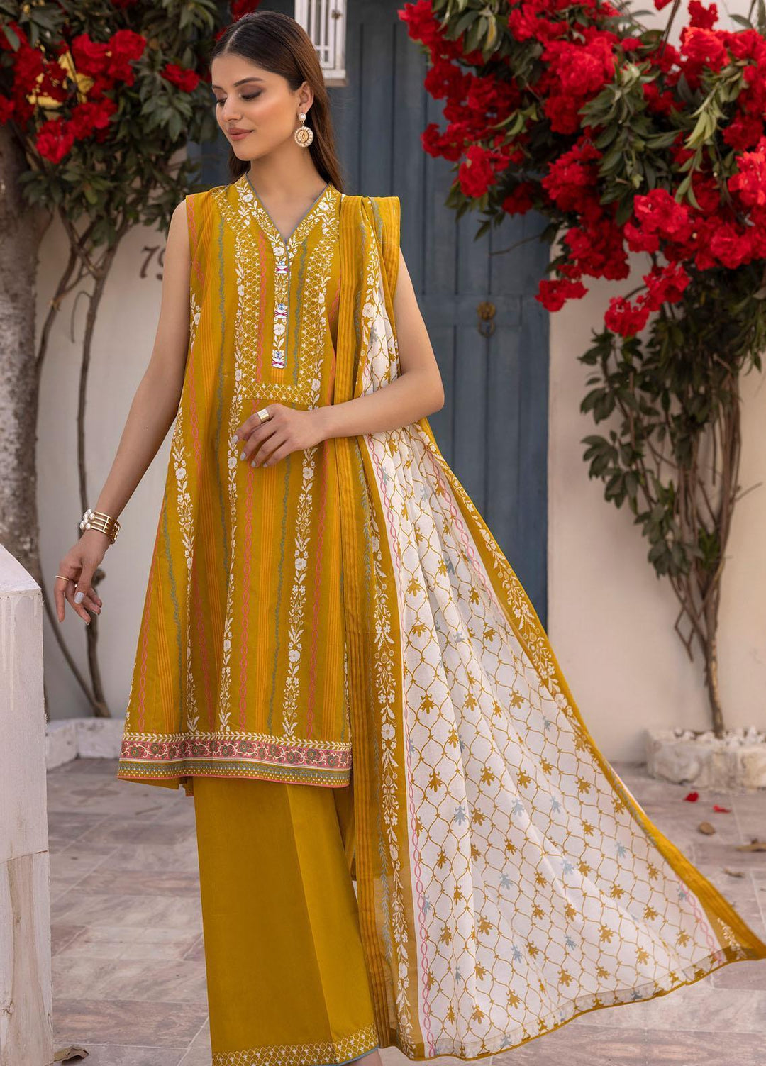 Gul Ahmed Printed Lawn Suits Unstitched 3 Piece GA23SF CL32383-B - Summer Collection