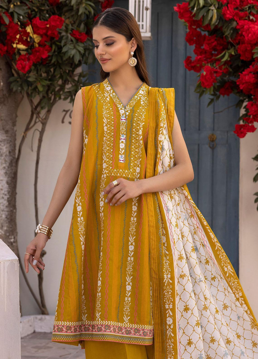 Gul Ahmed Printed Lawn Suits Unstitched 3 Piece GA23SF CL32383-B - Summer Collection