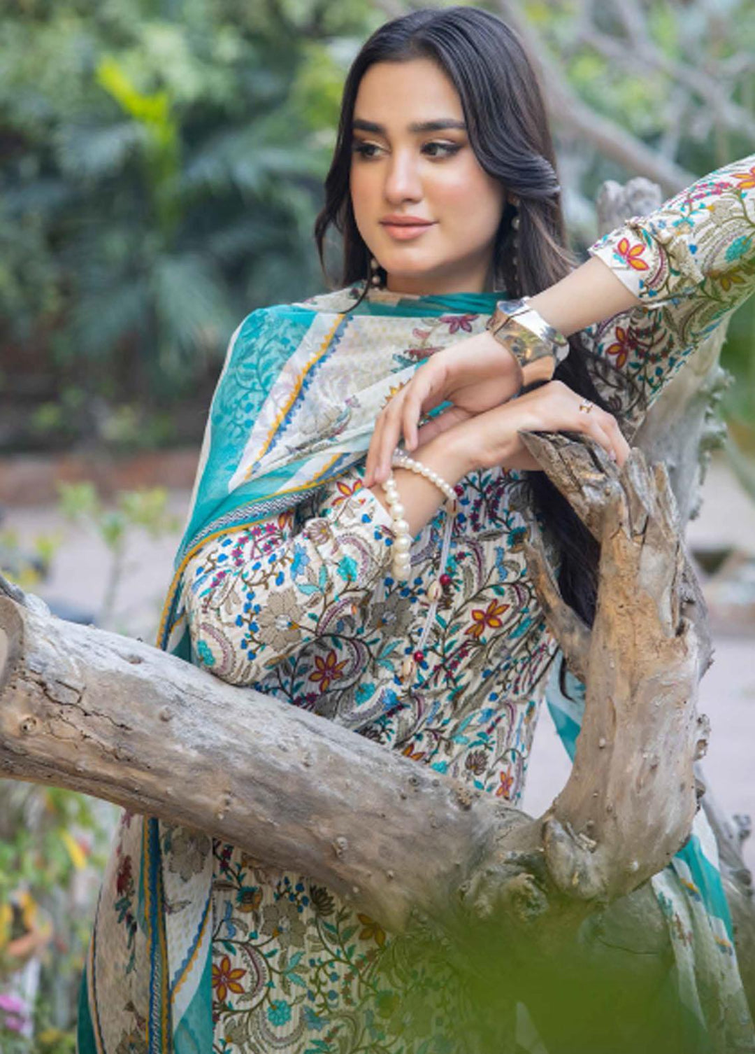 Breeze By Gul Ahmed Printed Lawn Suits Unstitched 3 Piece GA23B BM-32032 - Summer Collection