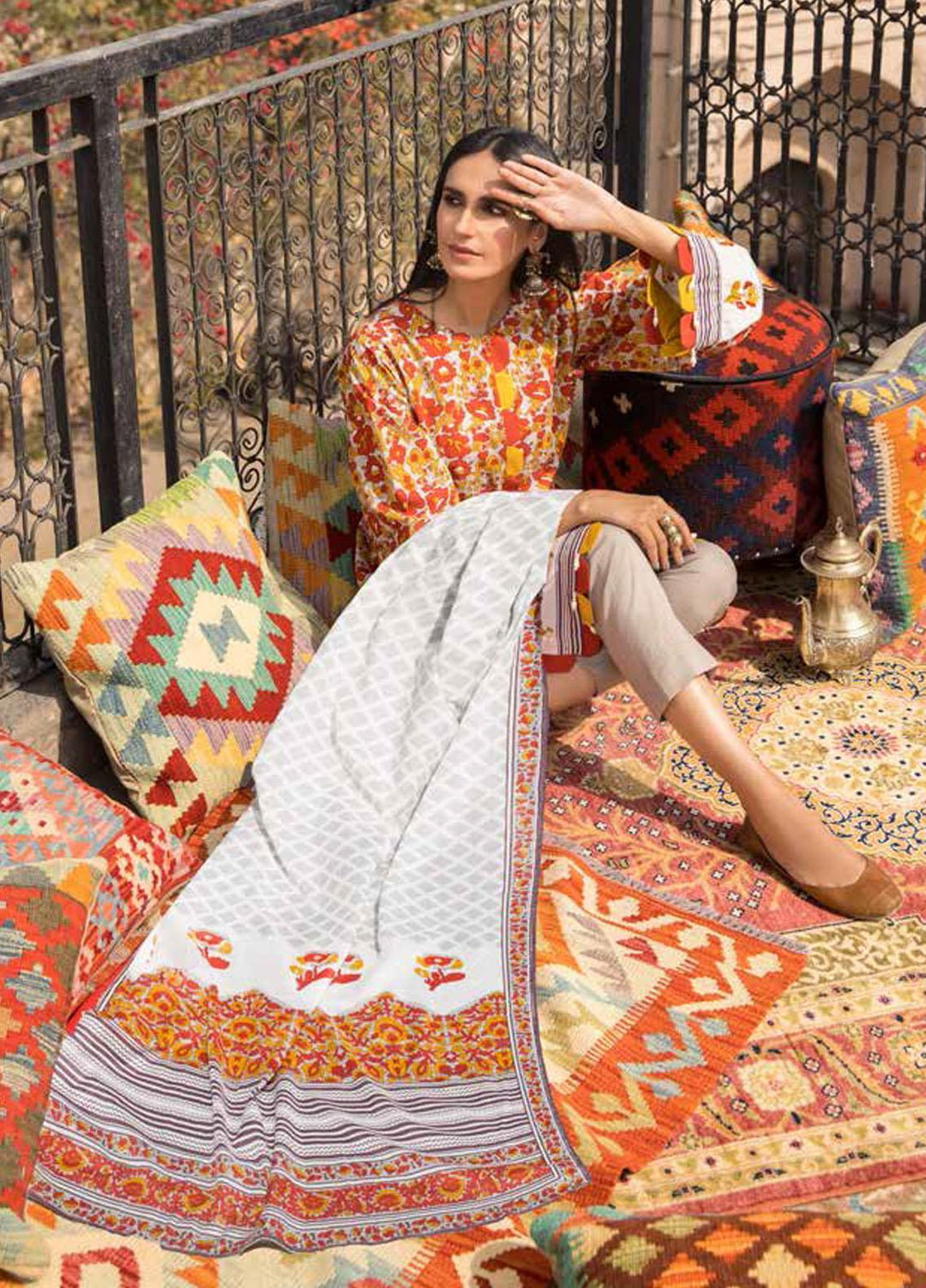 Gul Ahmed Printed Lawn Suits Unstitched 3 Piece GA21LL CL1135B - Summer Collection