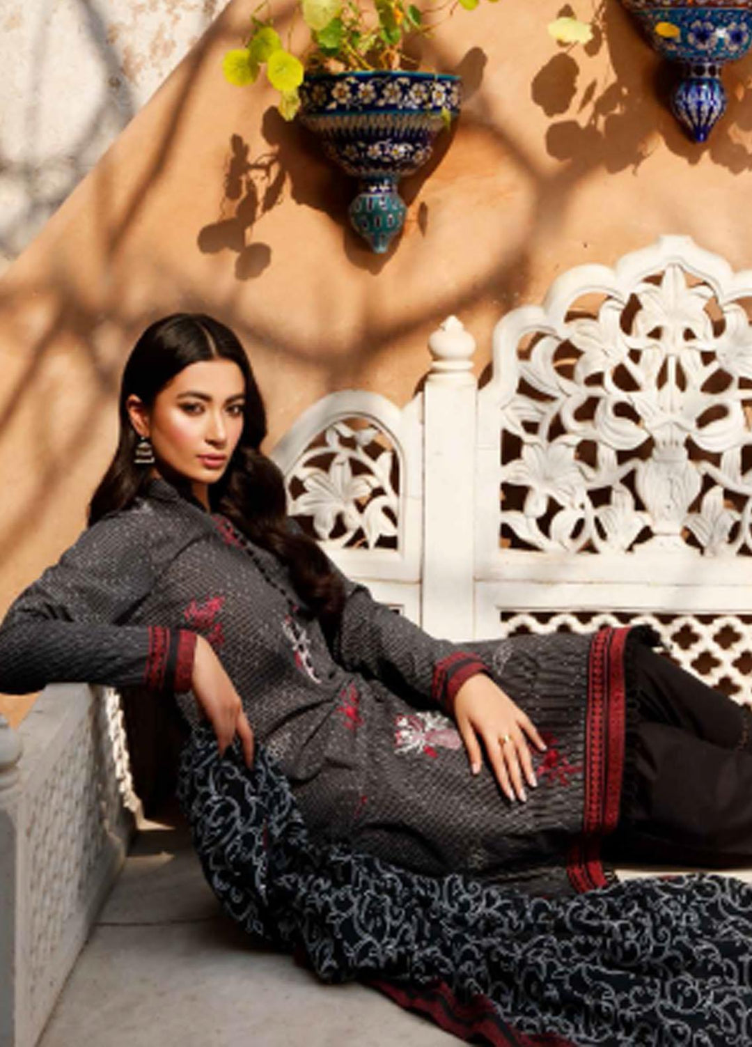 Sunehri By Gul Ahmed Embroidered Lawn Suits Unstitched 3 Piece GA21SL CL-1238 - Summer Collection