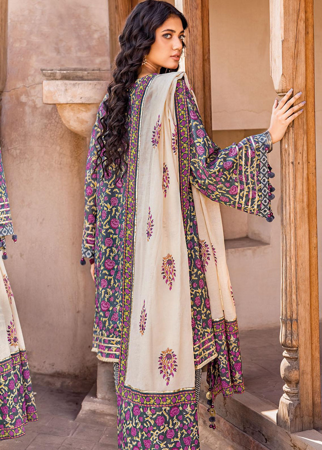Vintage Garden By Gul Ahmed Printed Lawn Suits Unstitched 3 Piece GA23V CL-32240B - Summer Collection