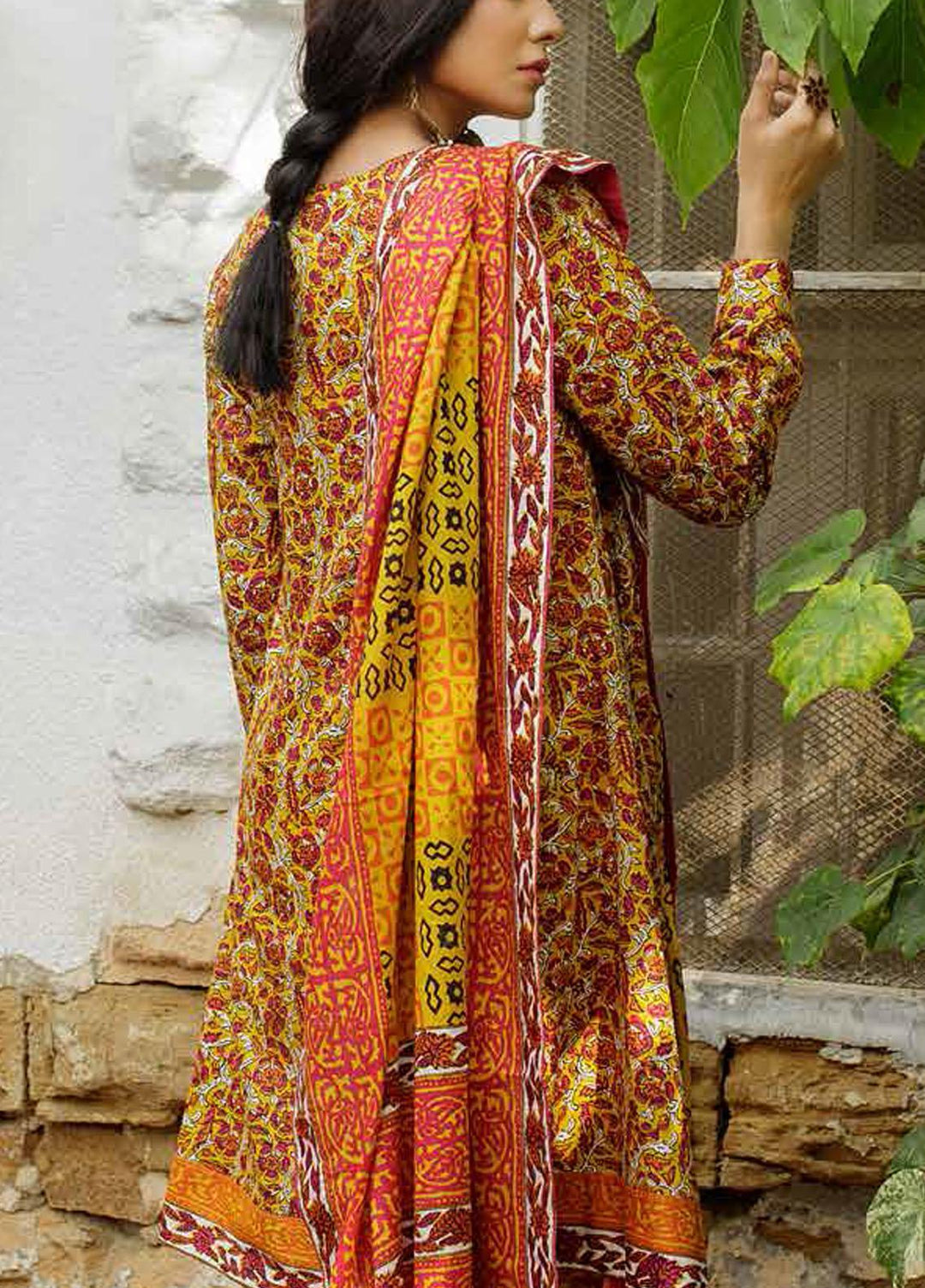 Vintage By Gul Ahmed Printed Lawn Suits Unstitched 3 Piece GA22V CL-22120 - Summer Collection