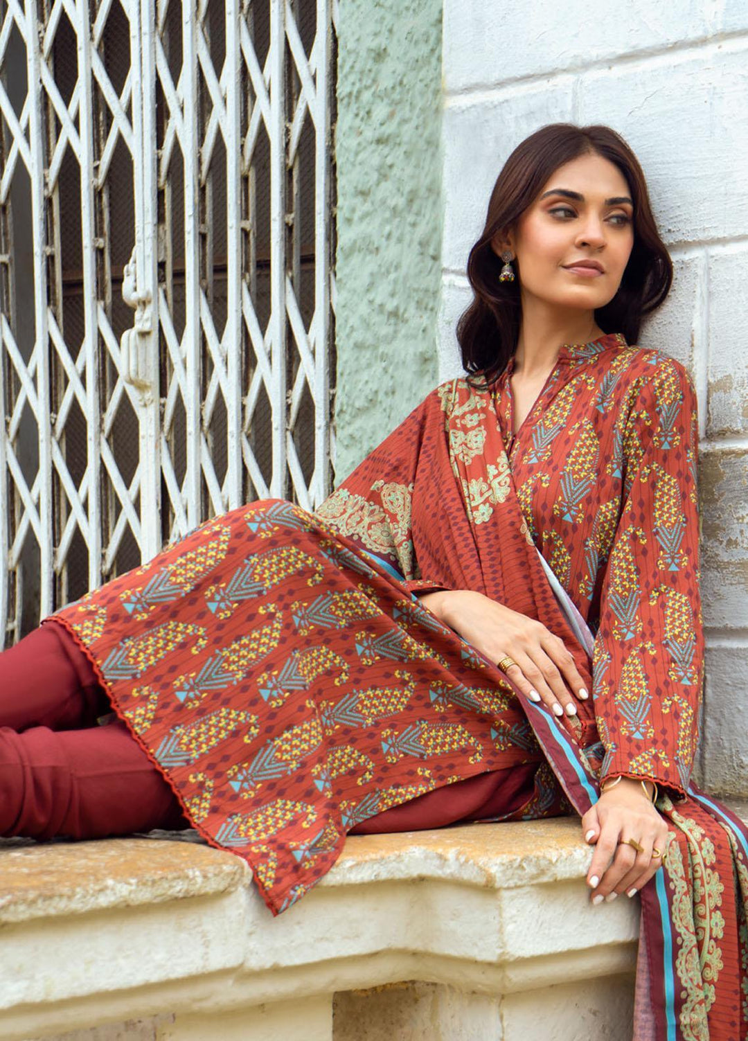 Gul Ahmed Printed Linen Suits Unstitched 3 Piece GA23WC LT 32010B - Winter Collection