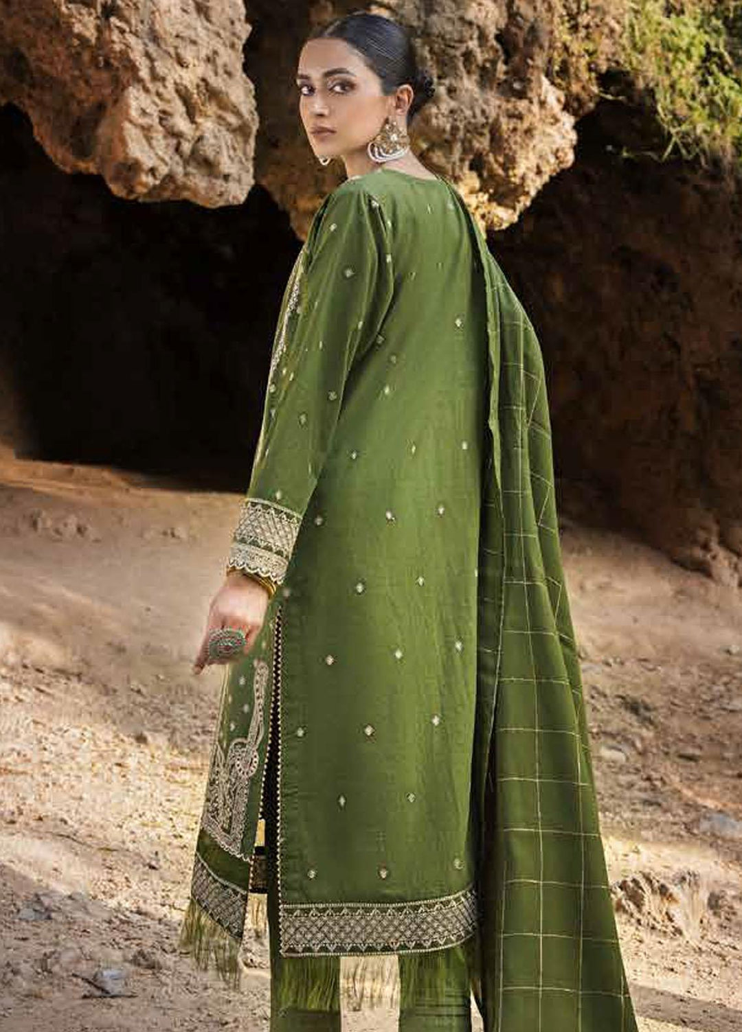 Glamour By Gul Ahmed Fancy Pashmina Suits Unstitched 3 Piece GA23WG AP-32081 - Winter Collection