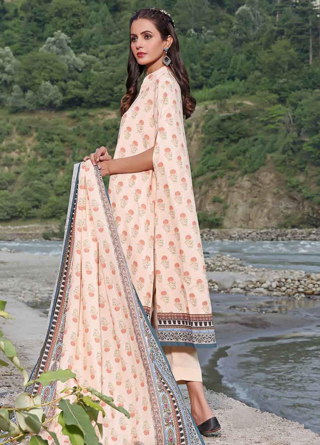 Glamour By Gul Ahmed Printed Karandi Suits Unstitched 3 Piece GA23WG AY-32008 - Winter Collection