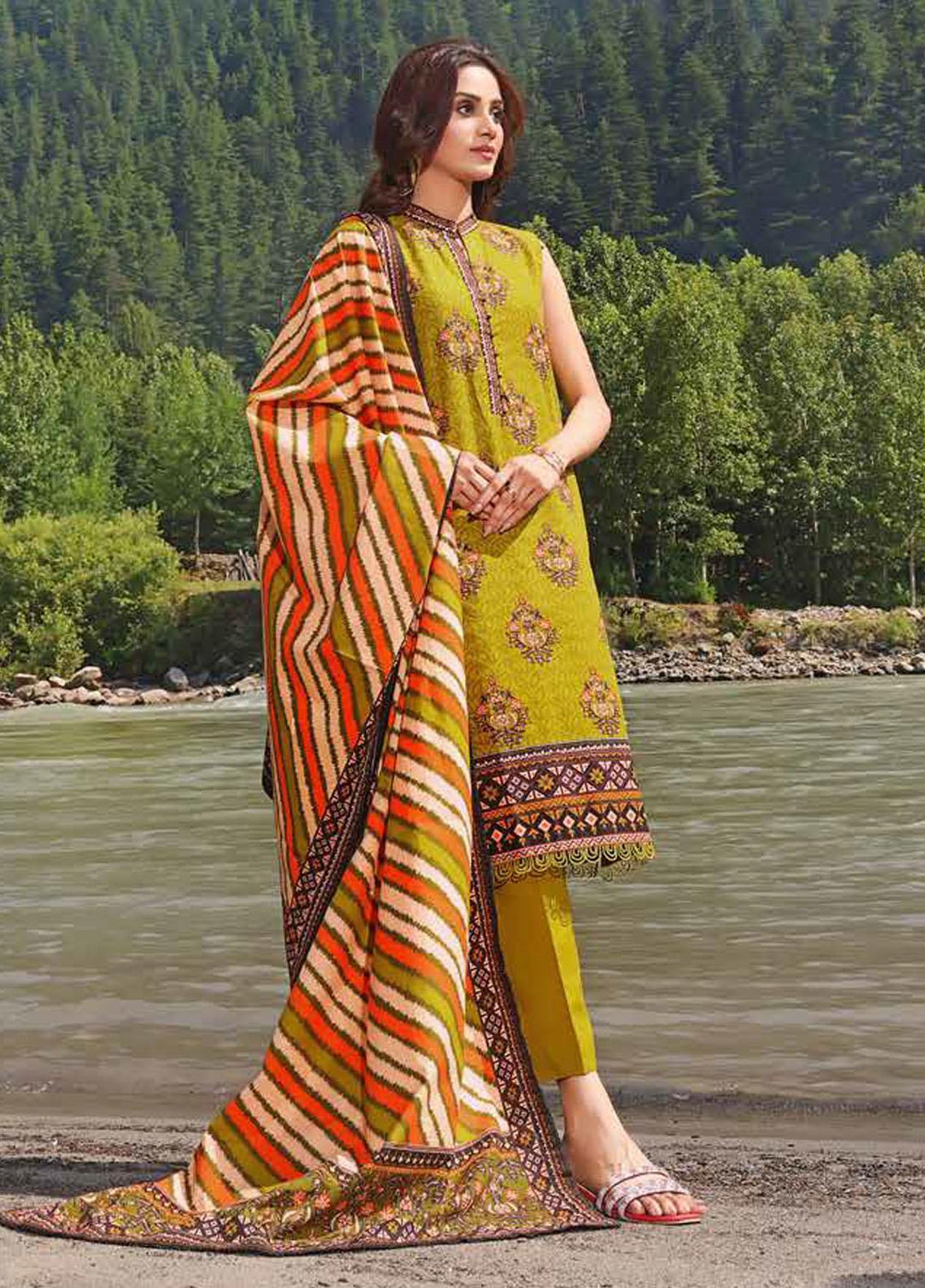 Glamour By Gul Ahmed Printed Khaddar Suits Unstitched 3 Piece GA23WG K-32046A - Winter Collection