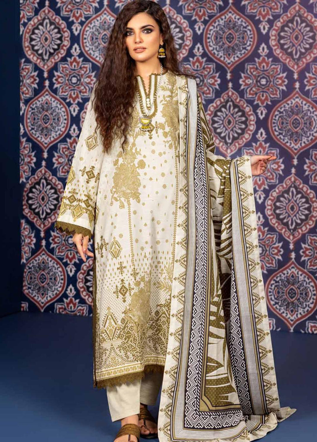 Gul Ahmed Printed Khaddar Suits Unstitched 3 Piece GA23WL K-32014 - Winter Collection