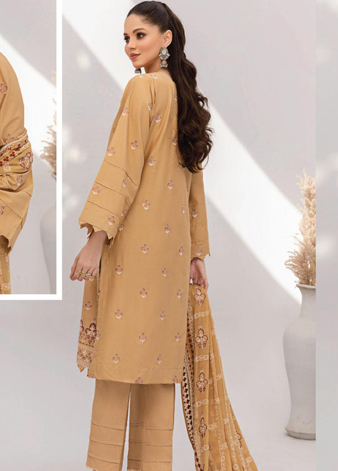 Gul-E-Noor By Aalaya Embroidered Lawn Suits Unstitched 3 Piece ALY23GN D-10 - Summer Collection