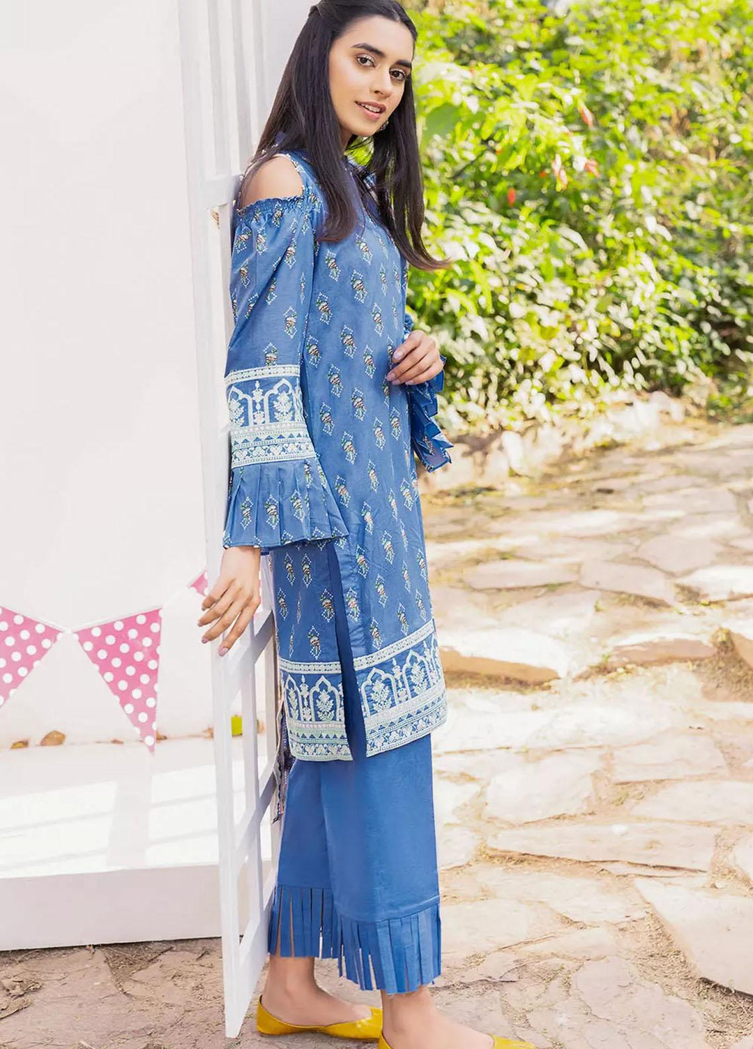 Gul Ahmed Embroidered Lawn Suits Unstitched 3 Piece GA21BL CL1018A - Summer Collection