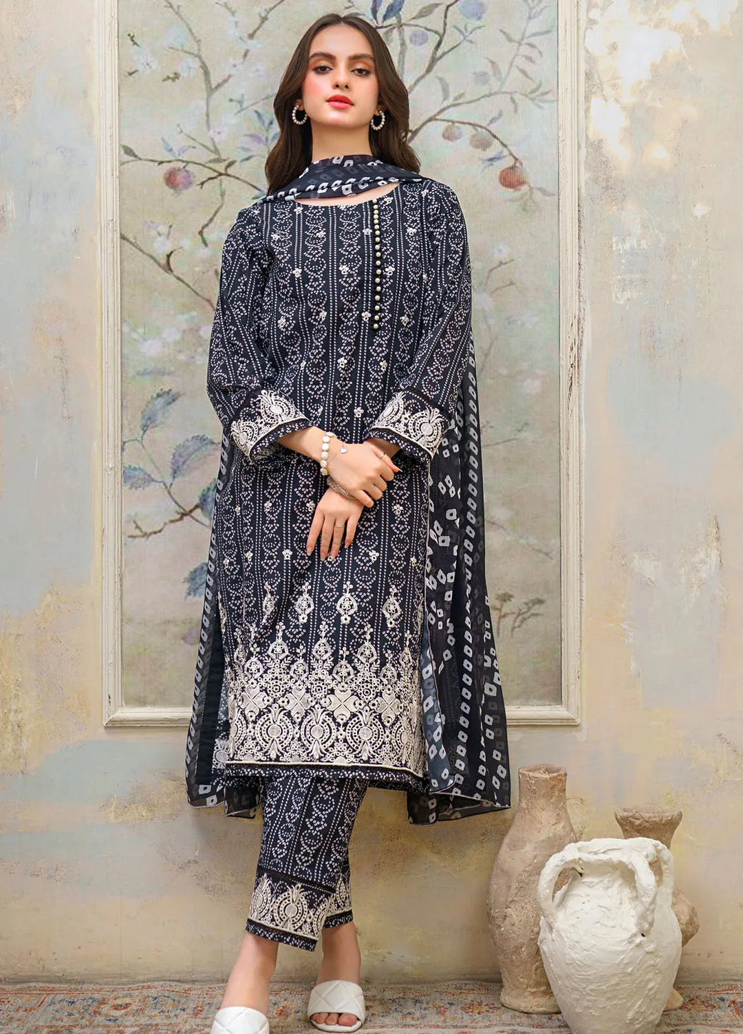 Hana Pret Embroidered Lawn 3 Piece Suit Black Twist