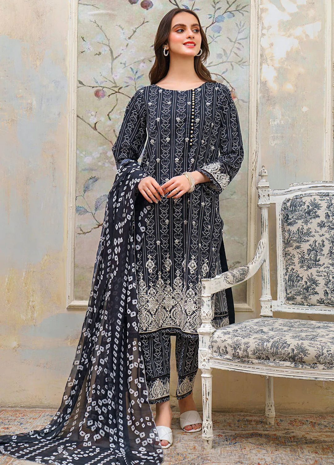 Hana Pret Embroidered Lawn 3 Piece Suit Black Twist