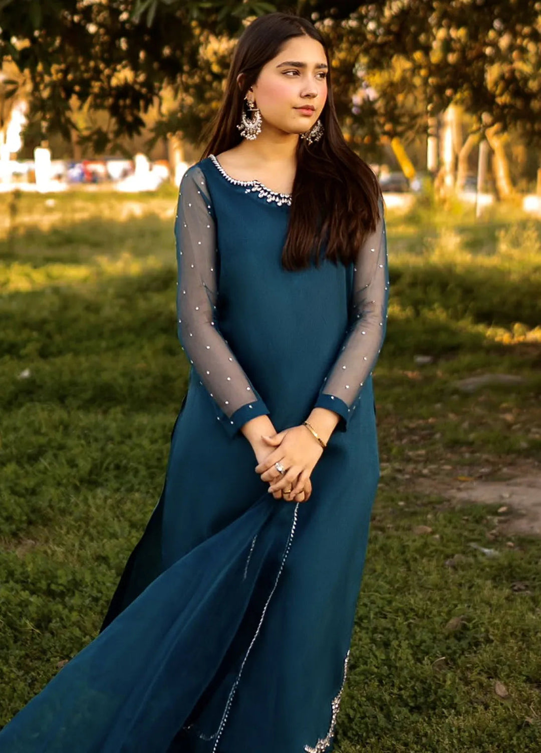 Hanim Pret Embroidered Raw Silk 3 Piece Suit Aroos