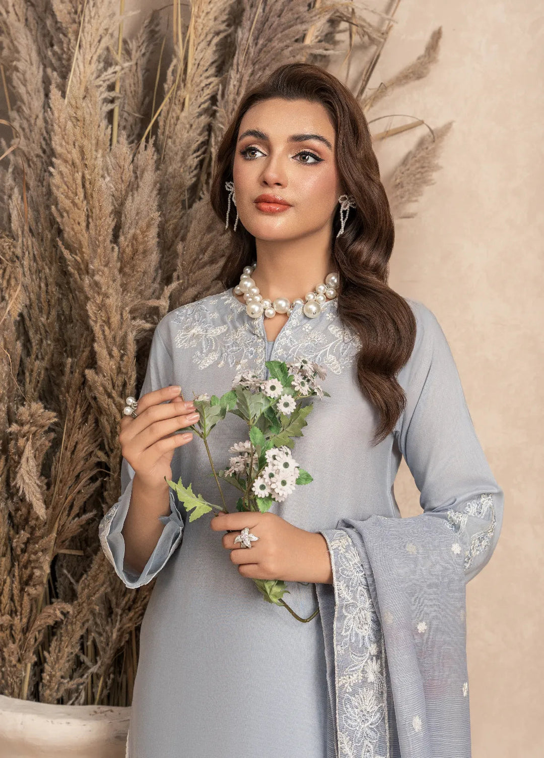 Haniya Mahnoor Pret Embroidered Lawn 3 Piece Suit Breeze