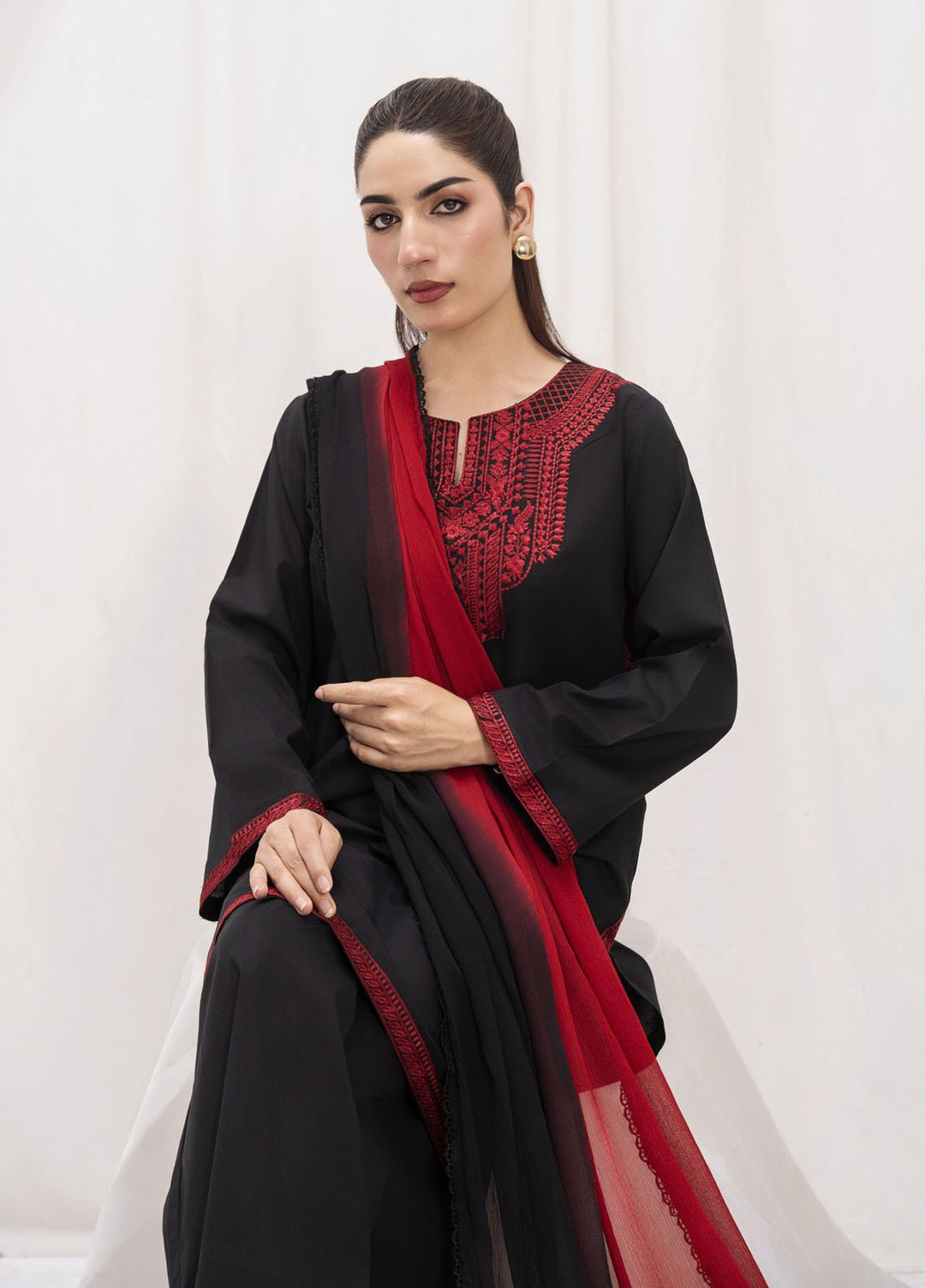 HEM Pret Embroidered Lawn 3 Piece Suit May