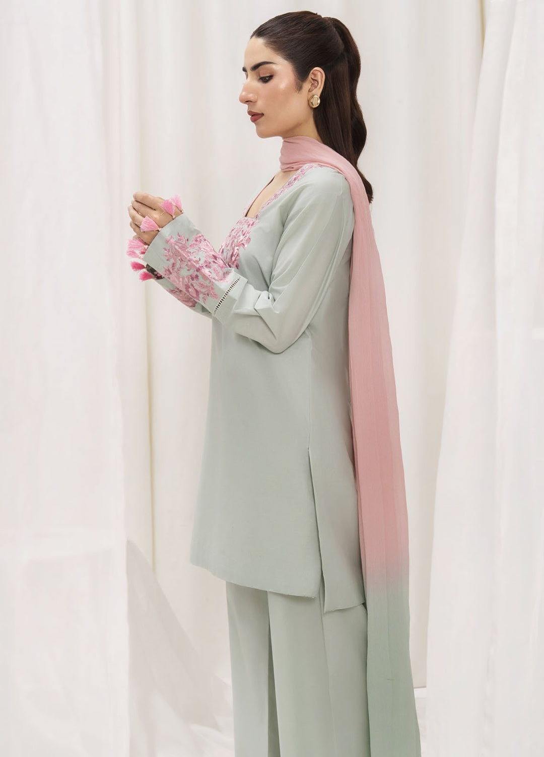 HEM Pret Embroidered Lawn 3 Piece Suit Taurus