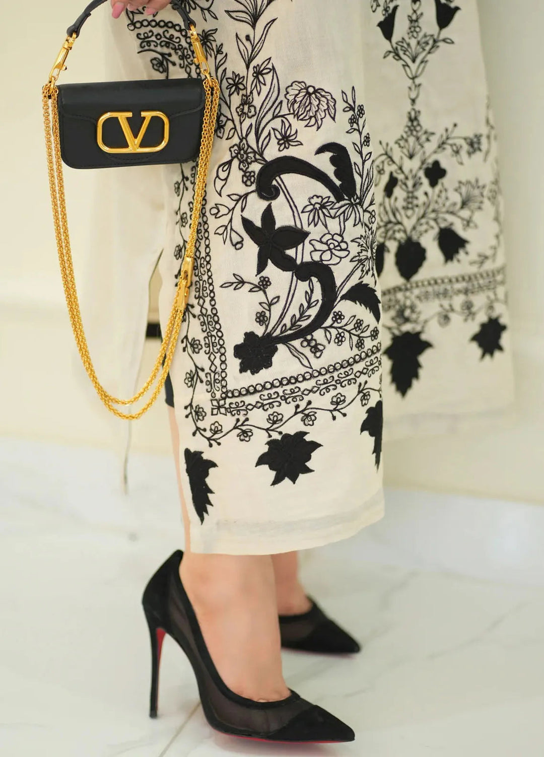 Hues Atelier Pret Embroidered Pashmiona Shawl 1 Piece Pashmina kaftan