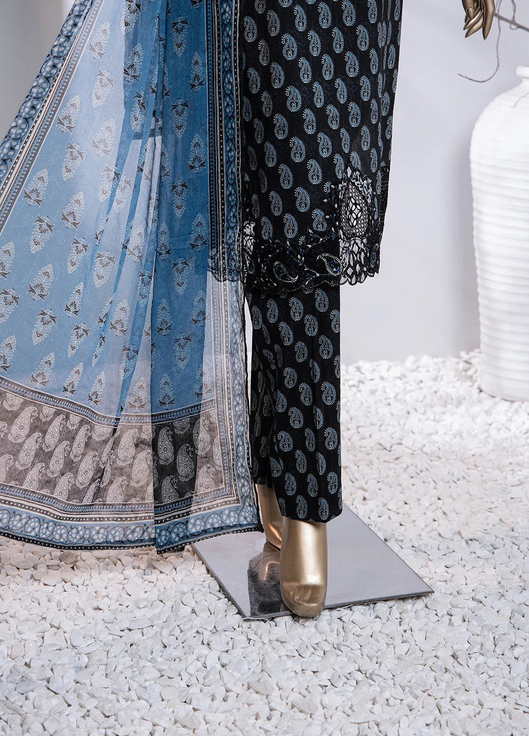 Hz Textiles Embroidered Lawn Suit Unstitched 3 Piece HZ24M MEC-79 - Lawn Collection