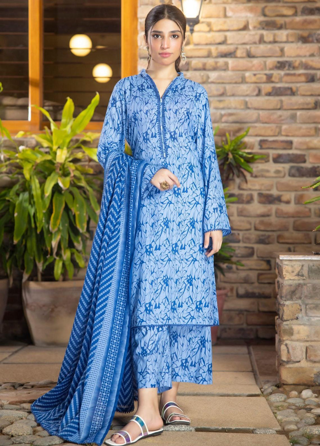 Regalia Textiles Printed Lawn Suits Unstitched 3 Piece RGT23-IS11 ISV11-12 - Summer Collection