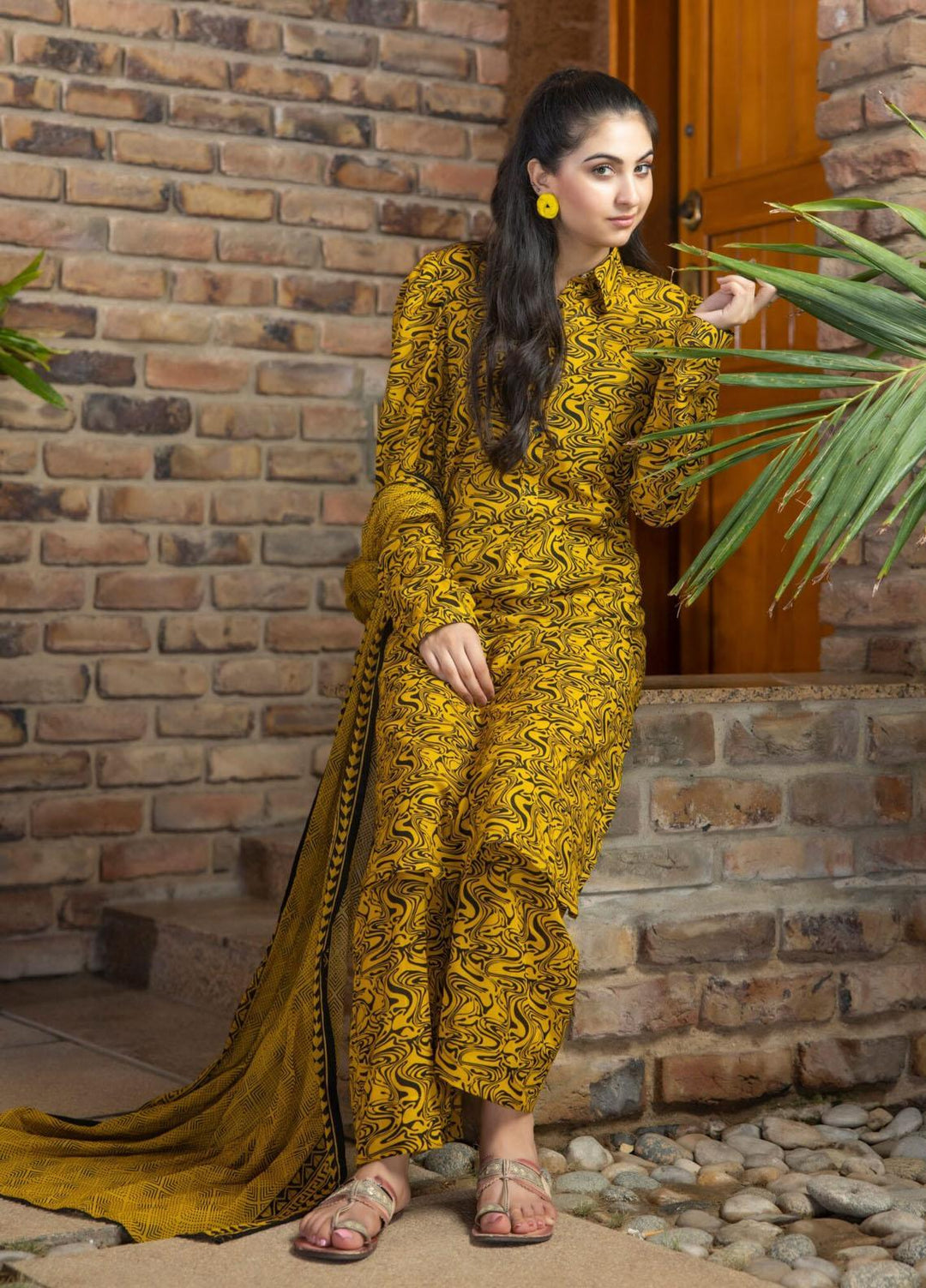 Regalia Textiles Printed Lawn Suits Unstitched 3 Piece RGT23-IS11 ISV11-13 - Summer Collection