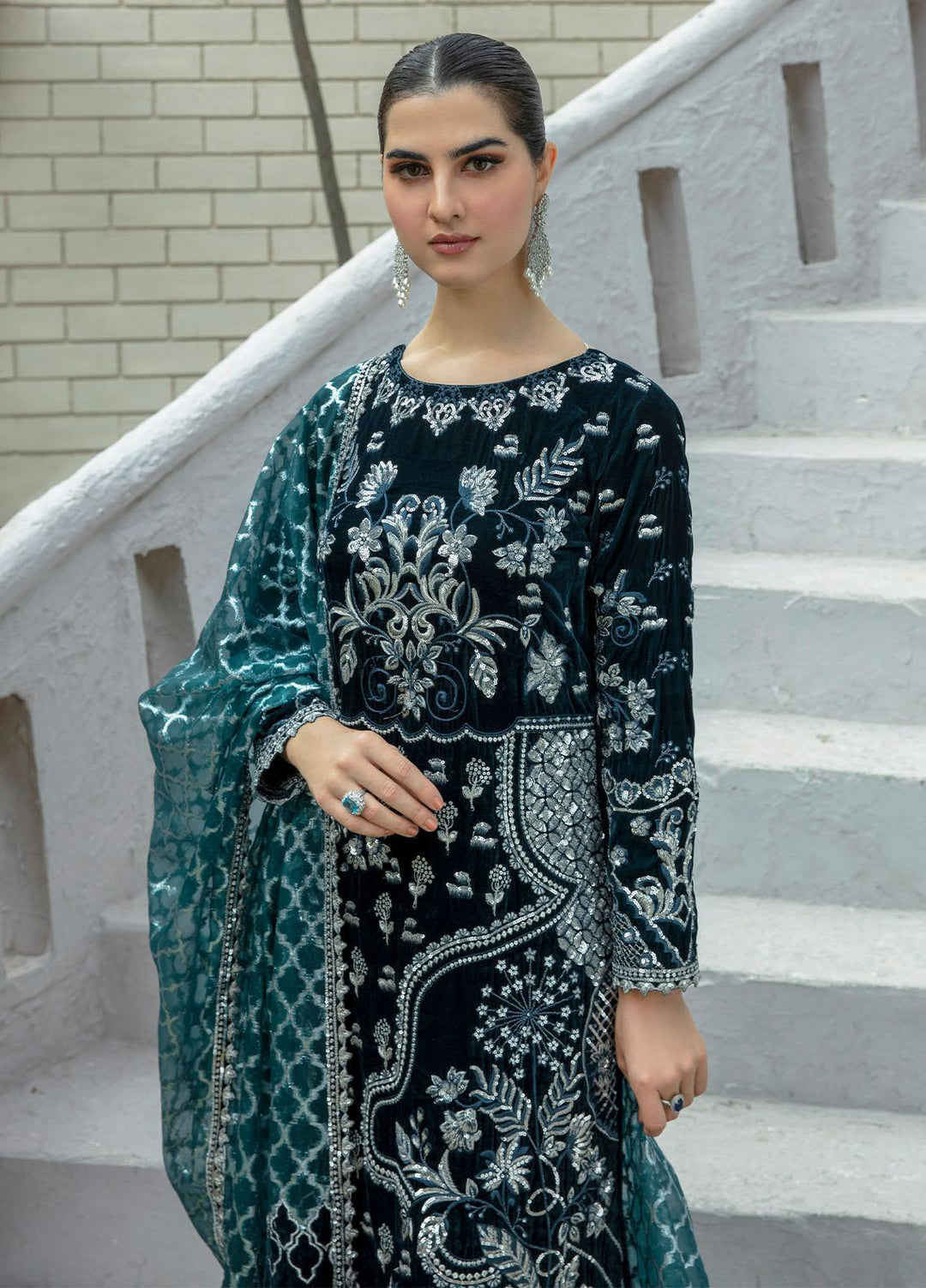 De Velour By Imrozia Premium Embroidered Velvet Suits Unstitched 3 Piece IMP22DV I.V-11 Jade - Luxury Collection