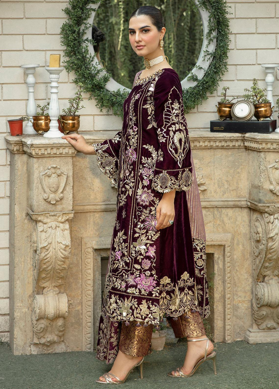 De Velour By Imrozia Premium Embroidered Velvet Suits Unstitched 3 Piece IMP22DV I.V-13 Charoite - Luxury Collection