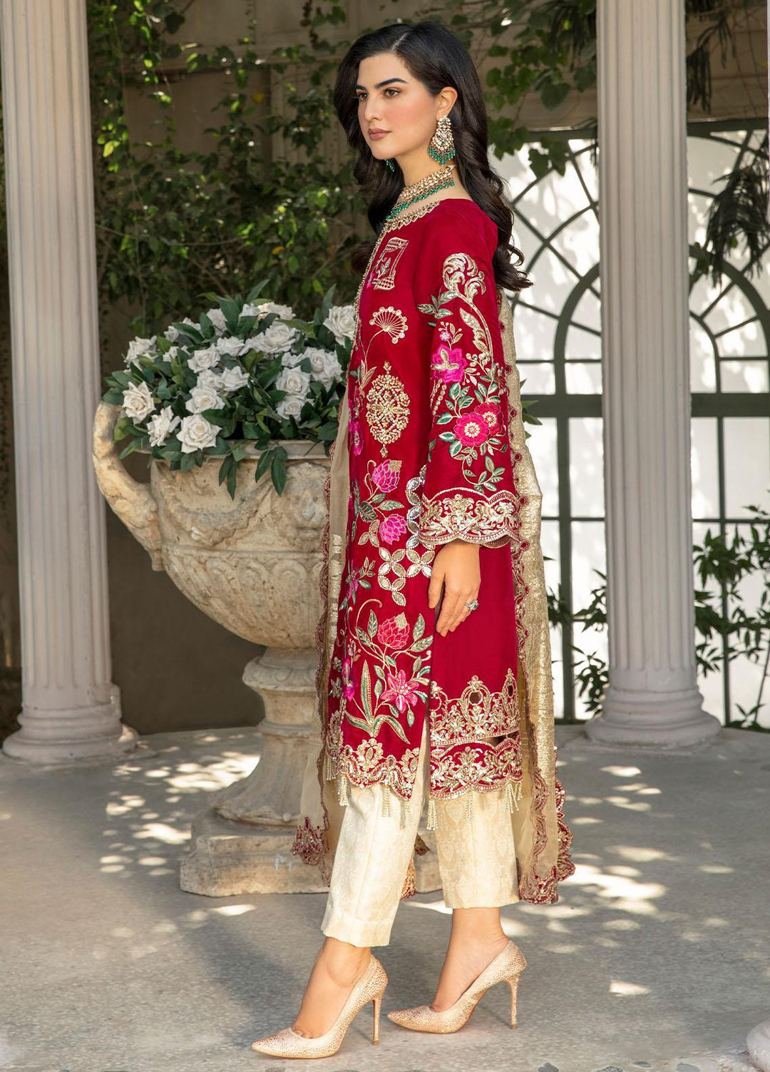 De Velour By Imrozia Premium Embroidered Velvet Suits Unstitched 3 Piece IMP22DV I.V-14 Blood Stone - Luxury Collection