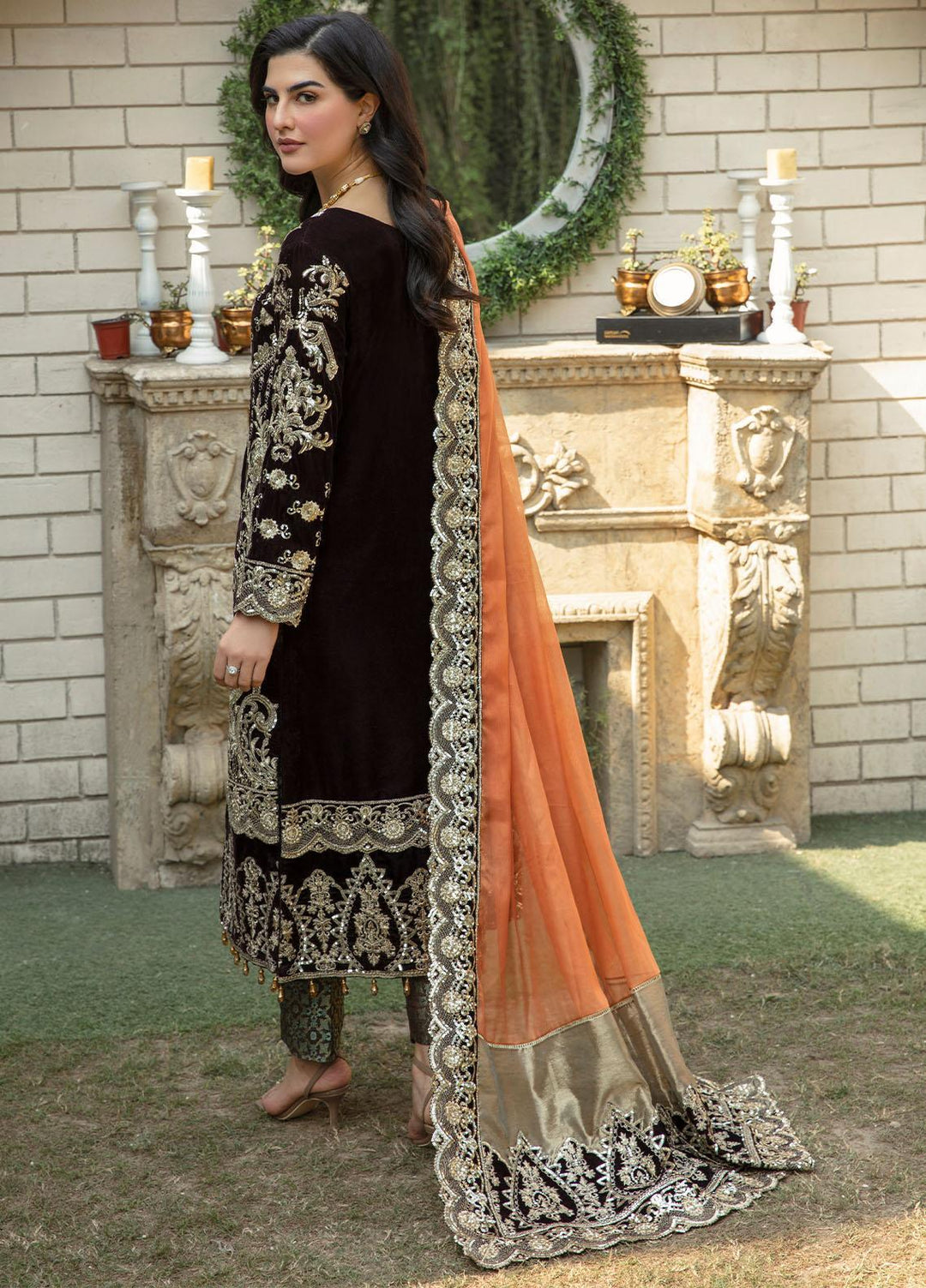De Velour By Imrozia Premium Embroidered Velvet Suits Unstitched 3 Piece IMP22DV I.V-16 Evelyn - Luxury Collection
