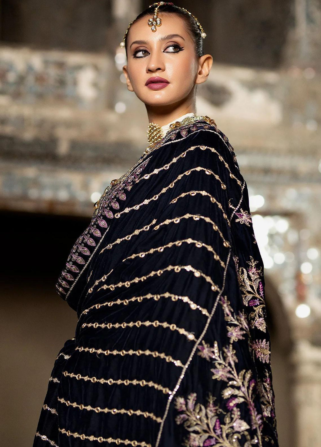 Imrozia Premium Embroidered Velvet Shawl I.S.S-07 - Women Shawls