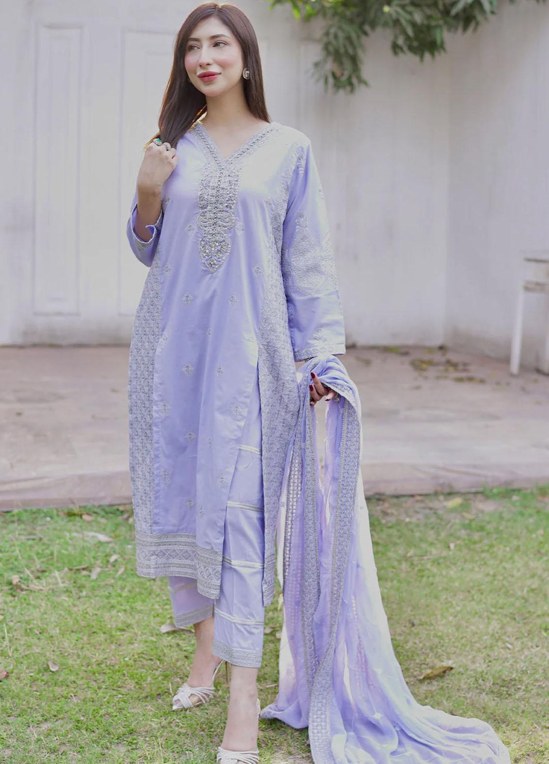 Insiya Clothing Embroidered Lawn Suits Unstitched 3 Piece INS23LE Design 101 - Eid Collection
