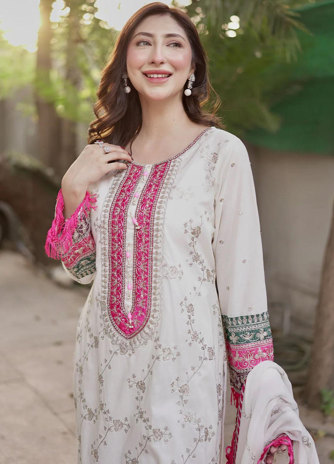 Insiya Clothing Embroidered Lawn Suits Unstitched 3 Piece INS23LE Design 102 - Eid Collection