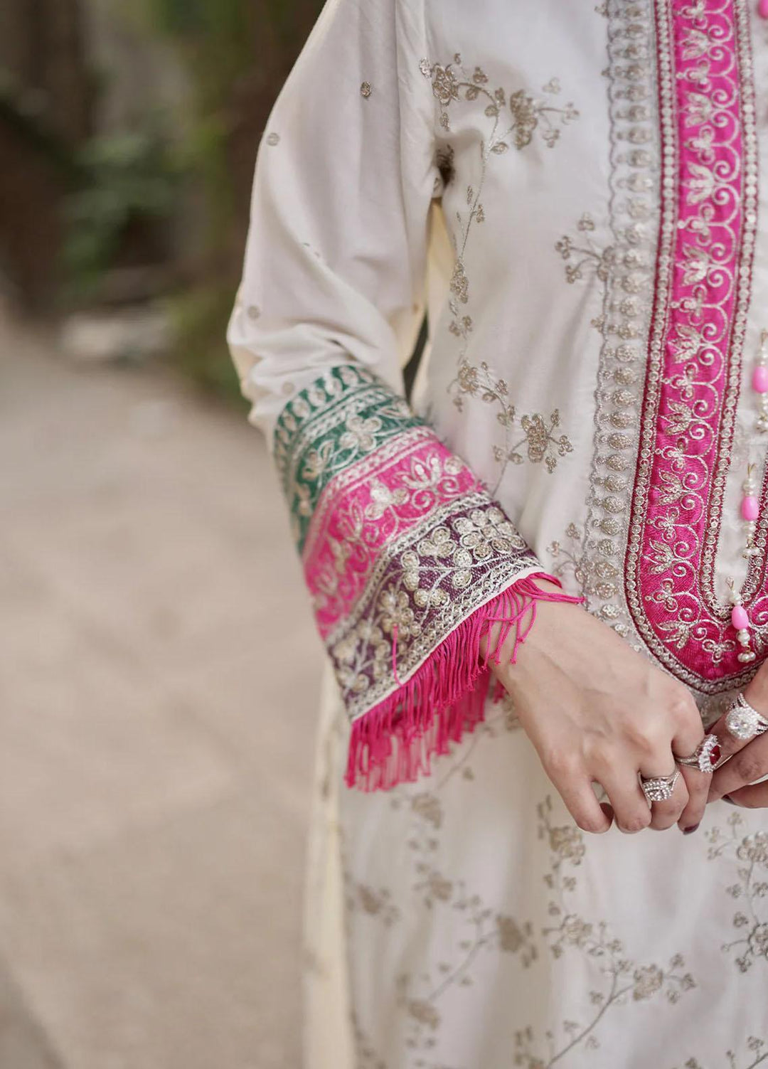 Insiya Clothing Embroidered Lawn Suits Unstitched 3 Piece INS23LE Design 102 - Eid Collection