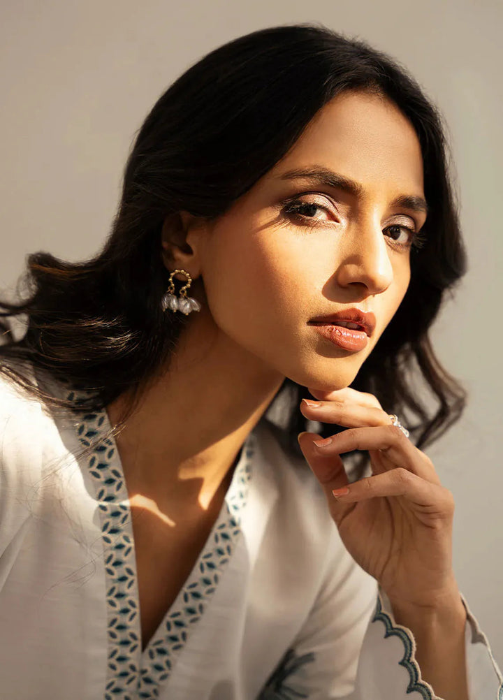 Izel Pret Embroidered Slub Lawn 2 Piece Suit Serenova