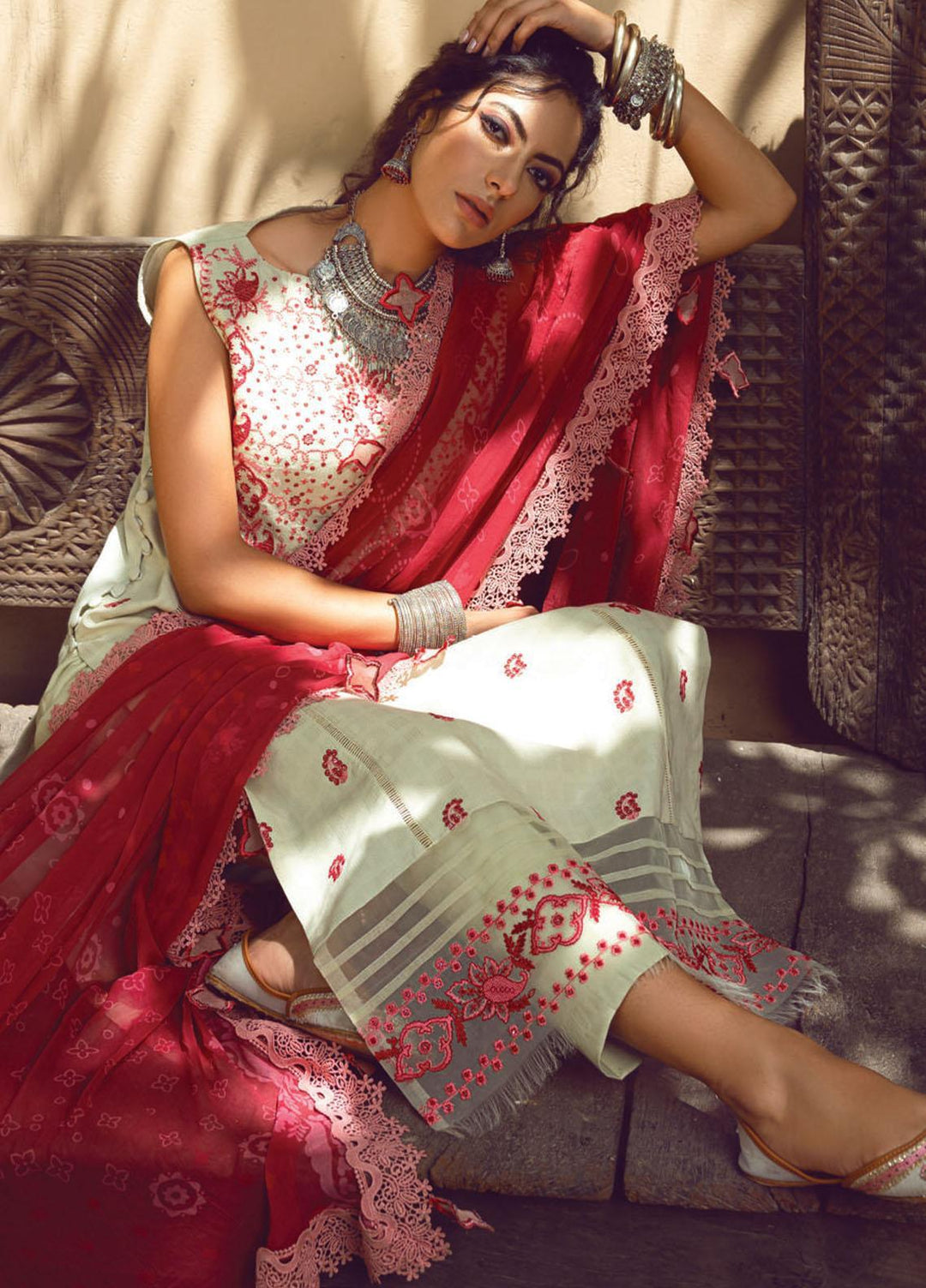 Kinaar by Shiza Hassan Embroidered Lawn Suits Unstitched 3 Piece SH21KN AVEEN - Luxury Collection