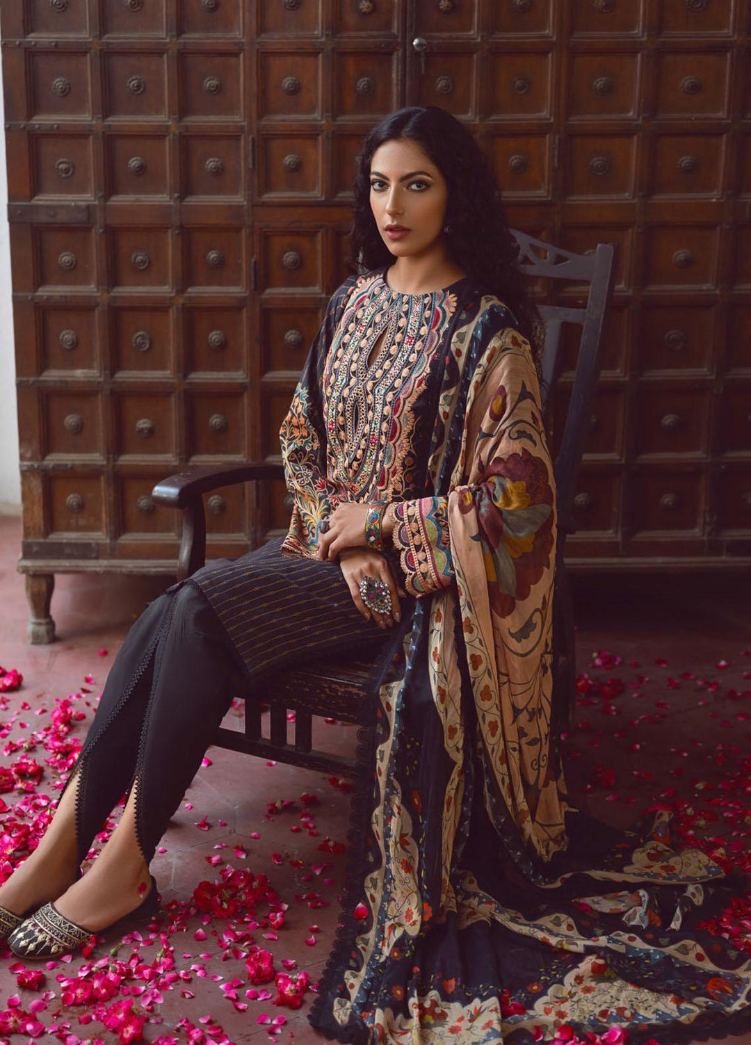 Kinaar by Shiza Hassan Embroidered Lawn Suits Unstitched 3 Piece SH21KN SITARA - Luxury Collection