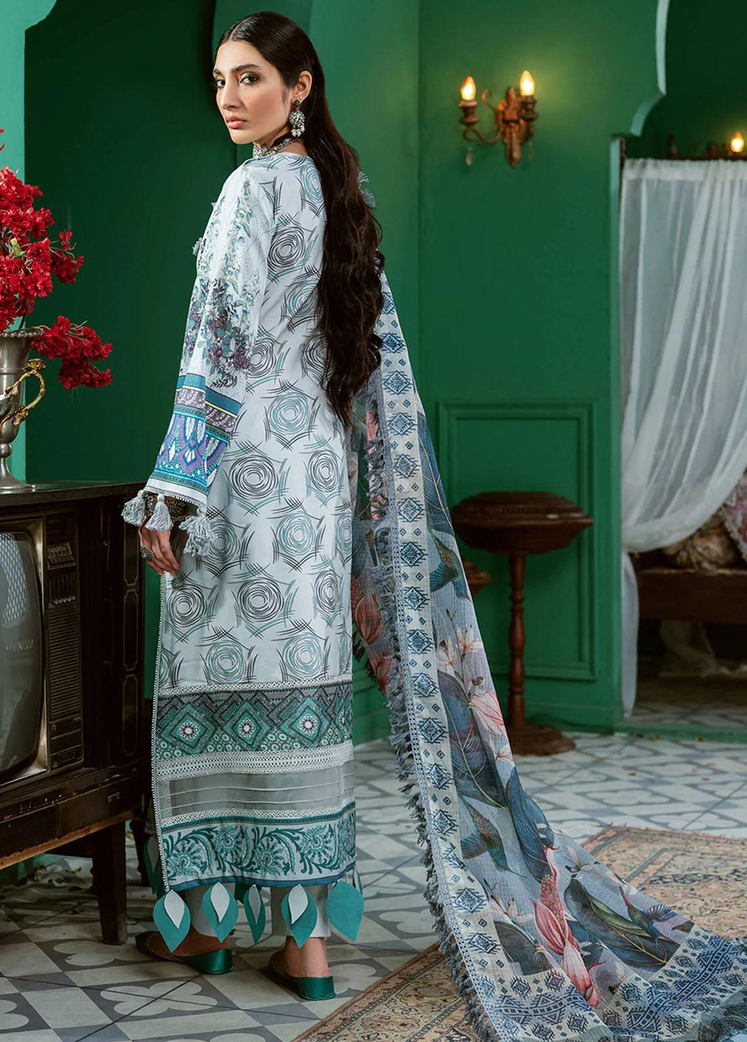 Kinaar Khwaab By Shiza Hassan Embroidered Lawn Suits Unstitched 3 Piece SH22KK KH-07 Saraye - Spring / Summer Collection